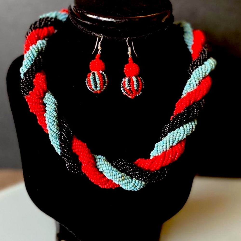☀️New! Beautiful Braided Seed Bead Necklace & Earring Set.